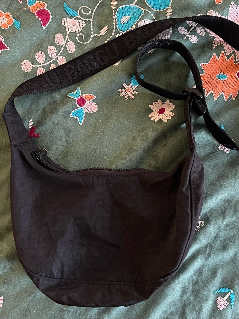 Baggu Small Crescent Bag
